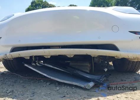 2018 Tesla Model 3 Long Range/Mid Range из США, поврежденный, VIN 5YJ3E1EA6JF023078